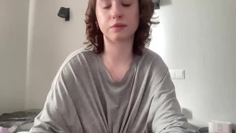 Snapshot of jelly_gum chatting on 02-18-25, 07:43 Inna online show from 02-18-25, 07:43