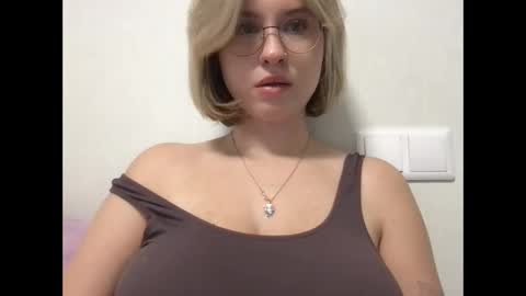 Snapshot of jelly_gum chatting on 10-10-25, 04:44 Inna online show from 10-10-25, 04:44