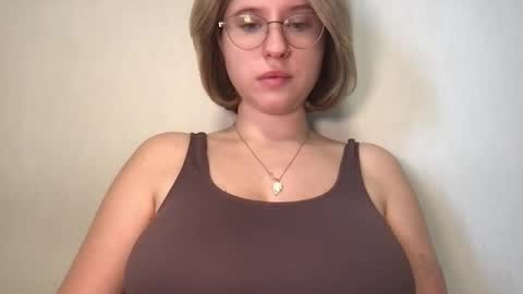 Snapshot of jelly_gum chatting on 10-29-25, 06:59 Inna online show from 10-29-25, 06:59