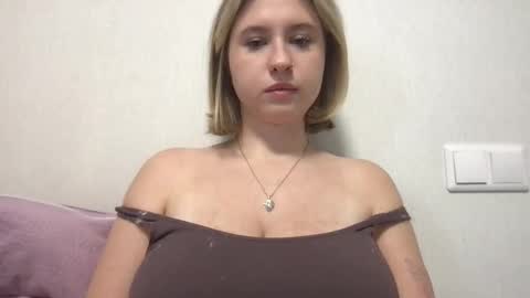 Snapshot of jelly_gum chatting on 11-13-25, 08:13 Inna online show from 11-13-25, 08:13