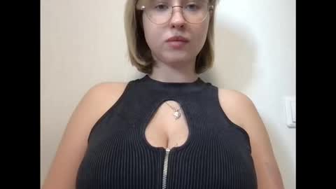 Snapshot of jelly_gum chatting on 11-20-25, 08:36 Inna online show from 11-20-25, 08:36