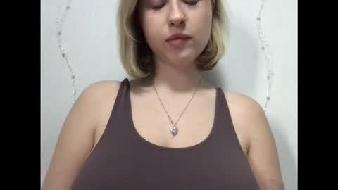 Snapshot of jelly_gum chatting on 12-05-25, 08:34 Inna online show from 12-05-25, 08:34