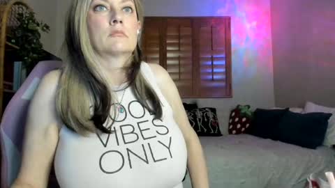 Snapshot of jendoll chatting on 07-20-26, 12:47 Jendoll online show from 07-20-26, 12:47