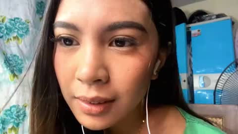 Snapshot of jenhiggens chatting on 03-09-26, 04:55 Elise online show from 03-09-26, 04:55