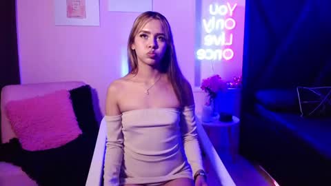 Snapshot of jeni_fire chatting on 05-23-26, 01:26 jeni_fire online show from 05-23-26, 01:26