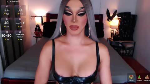 Snapshot of jenifers_body chatting on 11-28-25, 05:43 Queen Jenifer online show from 11-28-25, 05:43