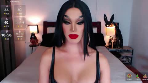 Snapshot of jenifers_body chatting on 12-23-25, 07:50 Queen Jenifer online show from 12-23-25, 07:50