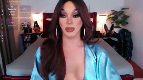 Snapshot of jenifers_body chatting on 03-10-26, 06:40 Queen Jenifer online show from 03-10-26, 06:40