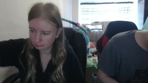 JenisAndPeter online show from 09-22-25, 05:42