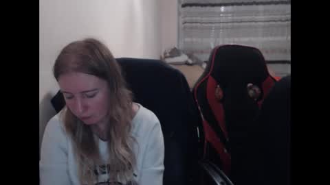 JenisAndPeter online show from 10-04-25, 07:12