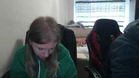 JenisAndPeter online show from 10-21-25, 06:14