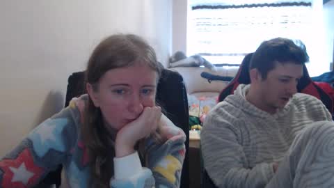 JenisAndPeter online show from 11-24-25, 08:47