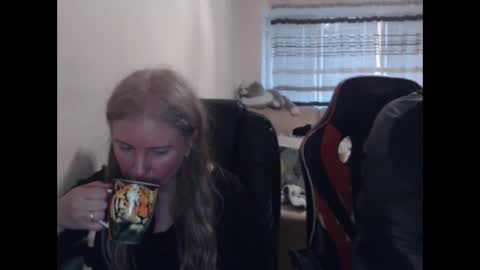 JenisAndPeter online show from 04-04-26, 05:54