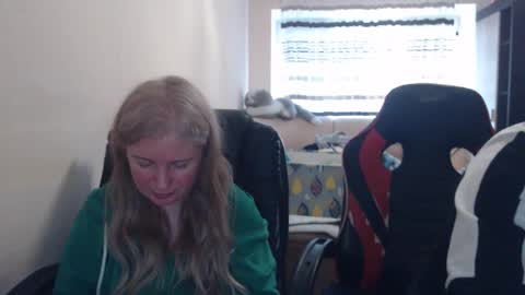 JenisAndPeter online show from 04-15-26, 05:42