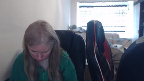 JenisAndPeter online show from 04-18-26, 06:50