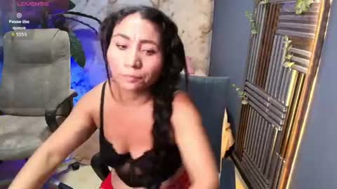 Snapshot of jenna_milf_ chatting on 06-15-26, 07:05 Valentina online show from 06-15-26, 07:05