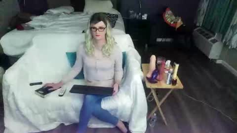 Snapshot of jennacd4life chatting on 11-16-25, 10:59 Jenna Cross online show from 11-16-25, 10:59