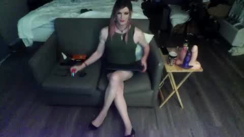 Snapshot of jennacd4life chatting on 06-25-26, 02:00 Jenna Cross online show from 06-25-26, 02:00
