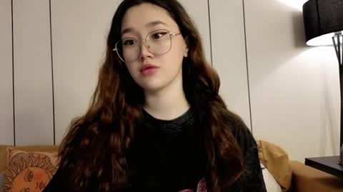 Snapshot of jennatyan chatting on 06-18-26, 03:29 JENNA online show from 06-18-26, 03:29