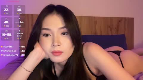 Snapshot of jennie_yung chatting on 12-23-24, 04:01 jennie_yung online show from 12-23-24, 04:01