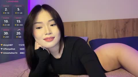 Snapshot of jennie_yung chatting on 12-27-24, 12:07 jennie_yung online show from 12-27-24, 12:07
