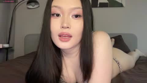 Snapshot of jennie_yung chatting on 07-17-26, 12:28 jennie_yung online show from 07-17-26, 12:28