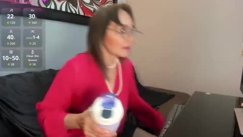 Jennie online show from 11-07-25, 12:16