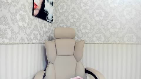 Jennifer online show from 10-05-25, 01:42