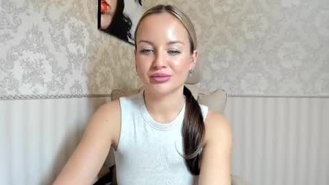 Snapshot of jennifer838 chatting on 12-17-25, 11:38 Jennifer online show from 12-17-25, 11:38