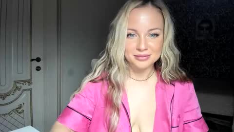 Jennifer online show from 04-20-26, 08:43