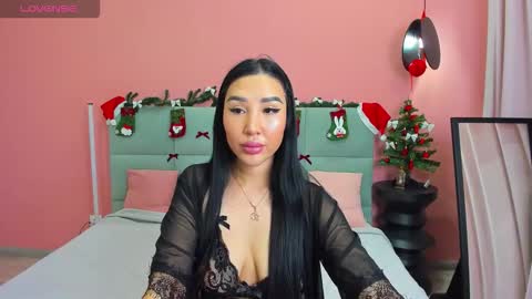 Snapshot of jennifer_munoz chatting on 12-02-25, 01:33 Jennifer online show from 12-02-25, 01:33