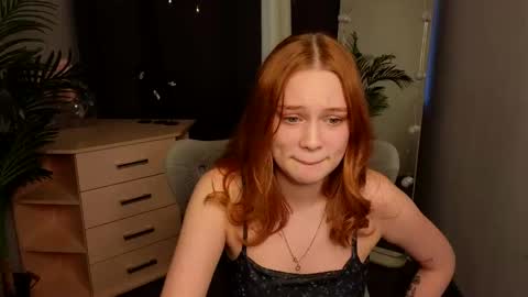 Snapshot of jennifer_shy_ chatting on 02-27-26, 01:33 Jennifer online show from 02-27-26, 01:33