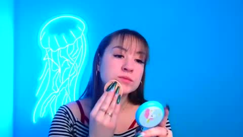 Jennifer online show from 12-22-24, 06:28