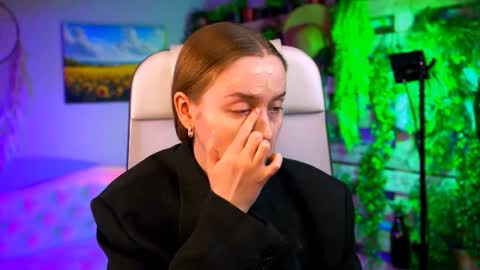 Snapshot of jennifergraces chatting on 02-11-26, 12:21 Jennifer online show from 02-11-26, 12:21