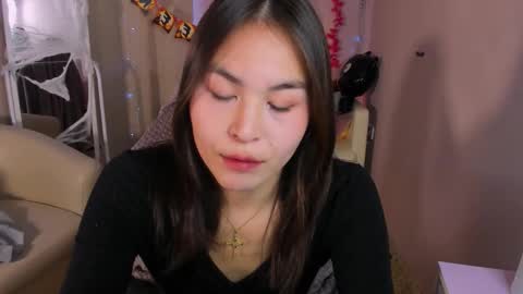 Jenni online show from 10-30-25, 06:04