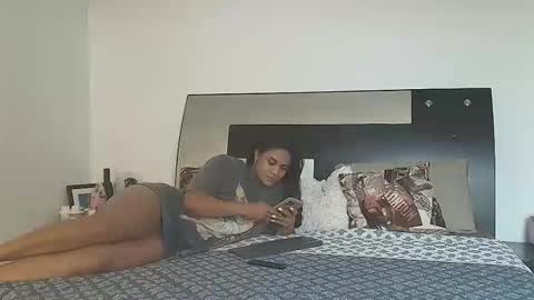 Snapshot of jennmullatta_ chatting on 10-27-25, 04:11 Jenn online show from 10-27-25, 04:11