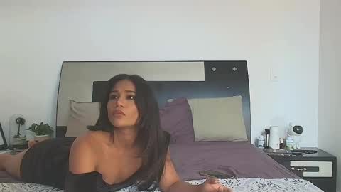 Snapshot of jennmullatta_ chatting on 10-28-25, 05:37 Jenn online show from 10-28-25, 05:37