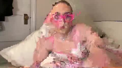 Snapshot of jenny1777 chatting on 10-15-25, 12:22 jenny1777 online show from 10-15-25, 12:22