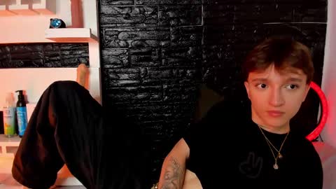 Snapshot of jeremy_salvatore_ chatting on 03-06-25, 01:48 jero independent model online show from 03-06-25, 01:48