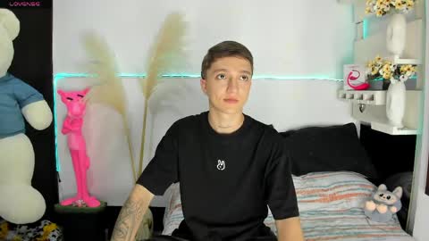 Snapshot of jeremy_salvatore_ chatting on 05-22-26, 11:43 jero independent model online show from 05-22-26, 11:43