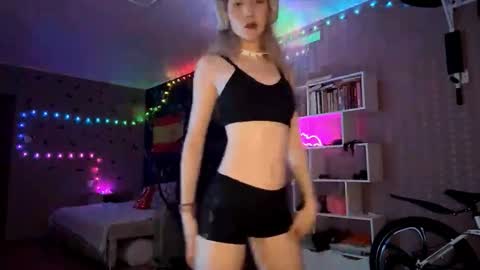 Snapshot of jerrienyhan chatting on 11-20-25, 02:39 jerrienyhan online show from 11-20-25, 02:39