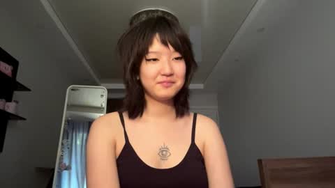 Snapshot of jesicalozaya chatting on 06-17-26, 07:55 Emi online show from 06-17-26, 07:55