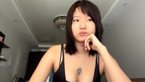 Snapshot of jesicalozaya chatting on 07-11-26, 05:43 Emi online show from 07-11-26, 05:43