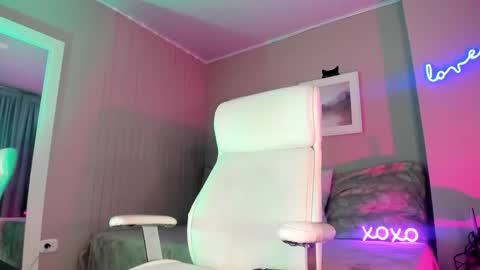 Snapshot of jess69_ chatting on 02-21-25, 08:27 Jessie online show from 02-21-25, 08:27