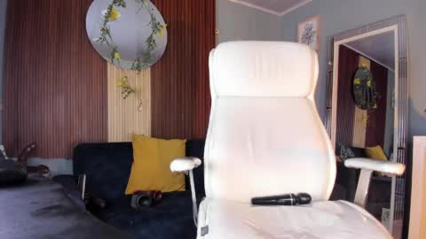 Snapshot of jess69_ chatting on 05-23-26, 12:09 Jessie online show from 05-23-26, 12:09