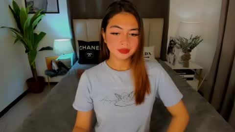 Snapshot of jess_fetty22 chatting on 07-18-26, 01:43 Jess online show from 07-18-26, 01:43