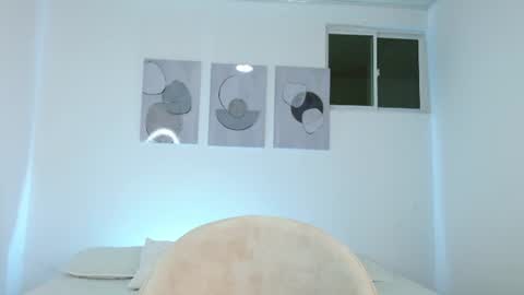 Snapshot of jessdant_luv chatting on 06-25-26, 04:23 Hello we are Jesse and Dante. online show from 06-25-26, 04:23