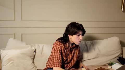 Snapshot of jesse_estrella chatting on 10-08-25, 10:40 Jesee Estrella online show from 10-08-25, 10:40