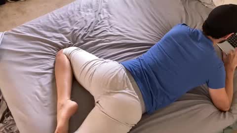 Snapshot of jessesbubble chatting on 11-26-25, 06:09 Jesse online show from 11-26-25, 06:09