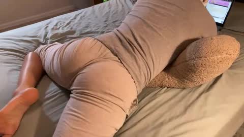 Snapshot of jessesbubble chatting on 01-11-26, 11:43 Jesse online show from 01-11-26, 11:43